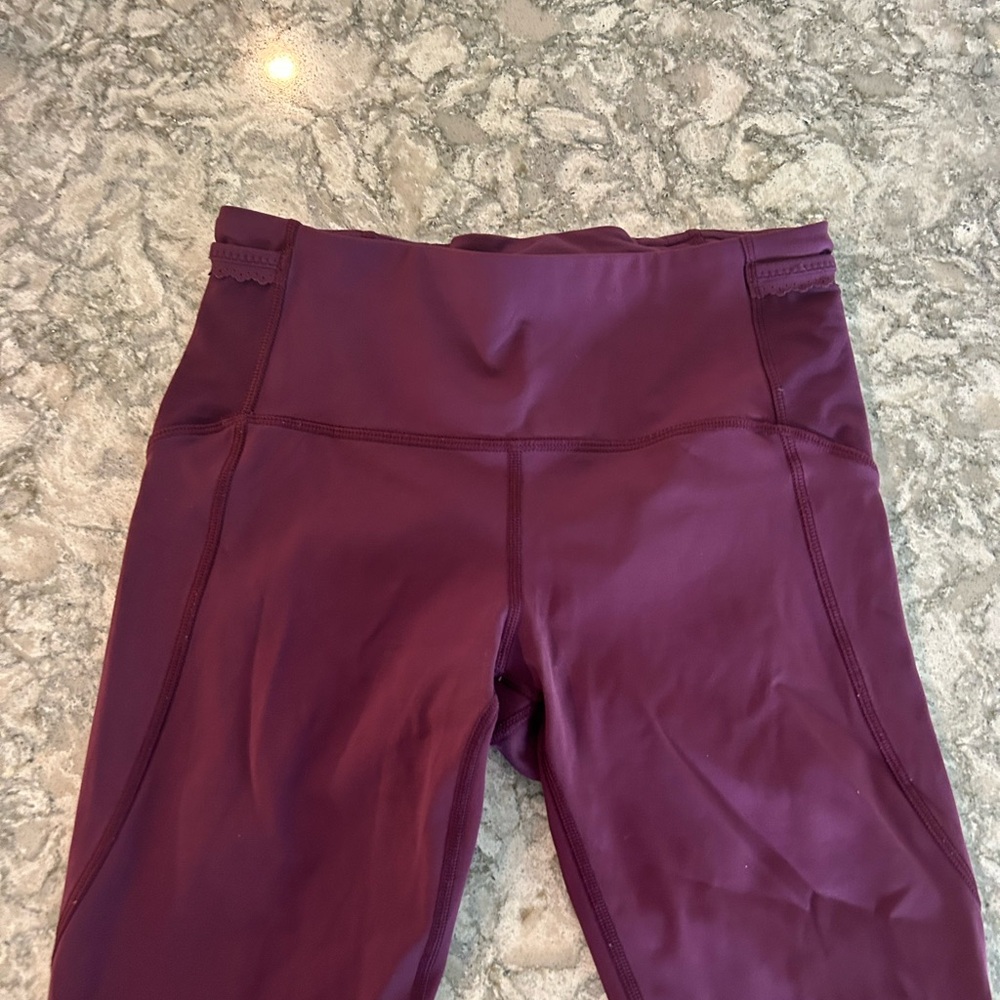Lululemon Free Runner Crop Plum Size 6 High Rise Mesh Reflective Luxtreme - Picture 3 of 6
